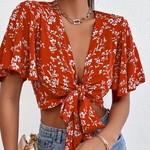 Floral Print Knot Front Butterfly Sleeve Crop Top